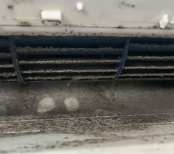 闽清空调吹的风有股烧焦味是怎么回事